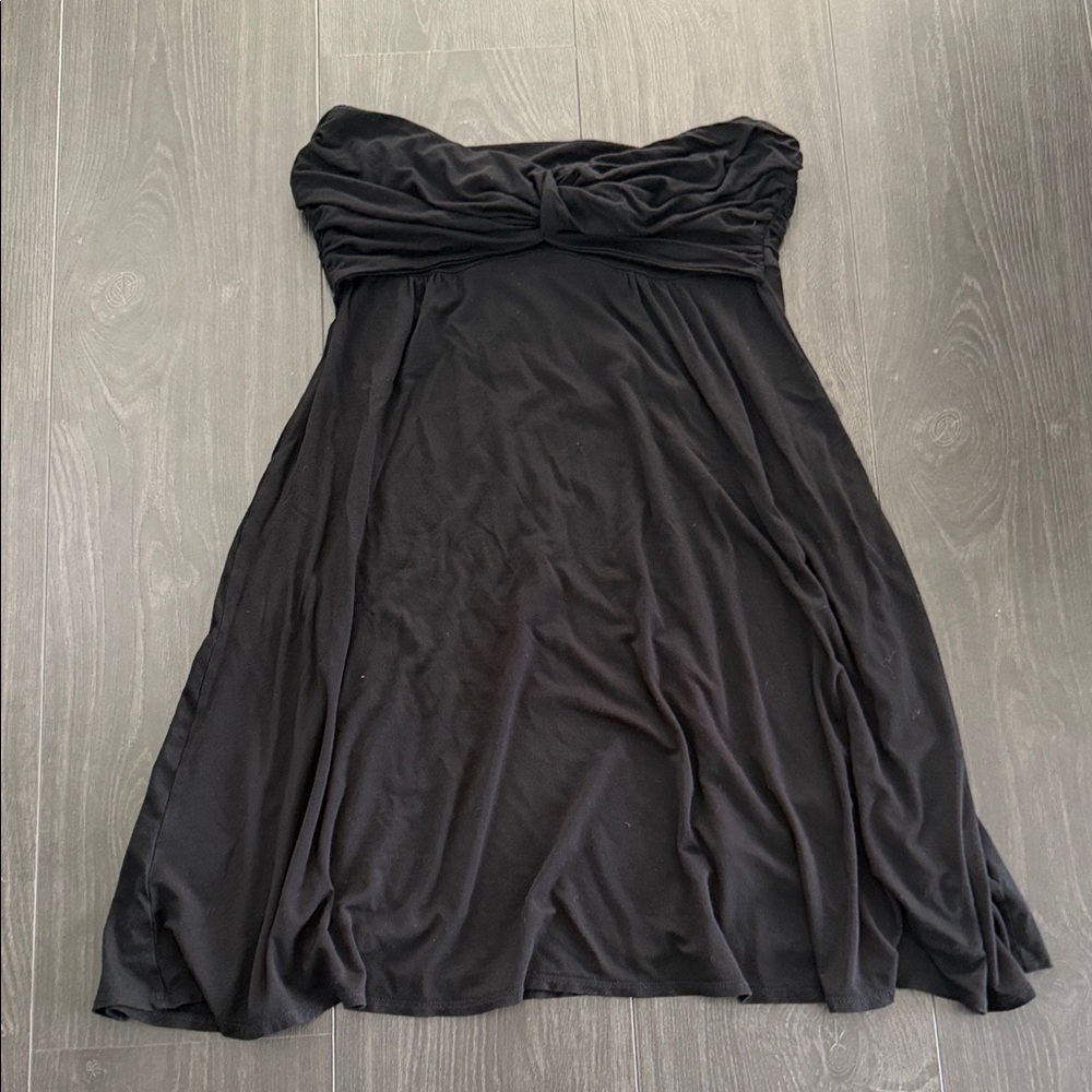 Kismet - Strapless Black Flowy Dress